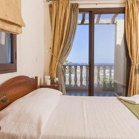 Villa Petros Seashore Pomos