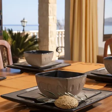 Villa Petros Seashore Pomos