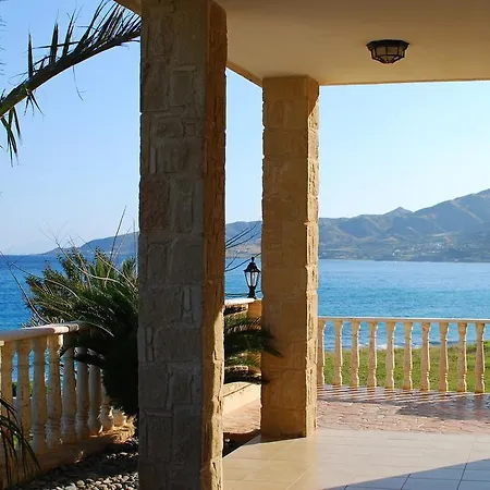 Petros Seashore Villa Pomos
